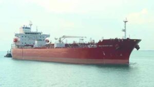 மின் உற்பத்திக்கான எரிபொருள் தாங்கிய கப்பல் நாட்டிற்கு